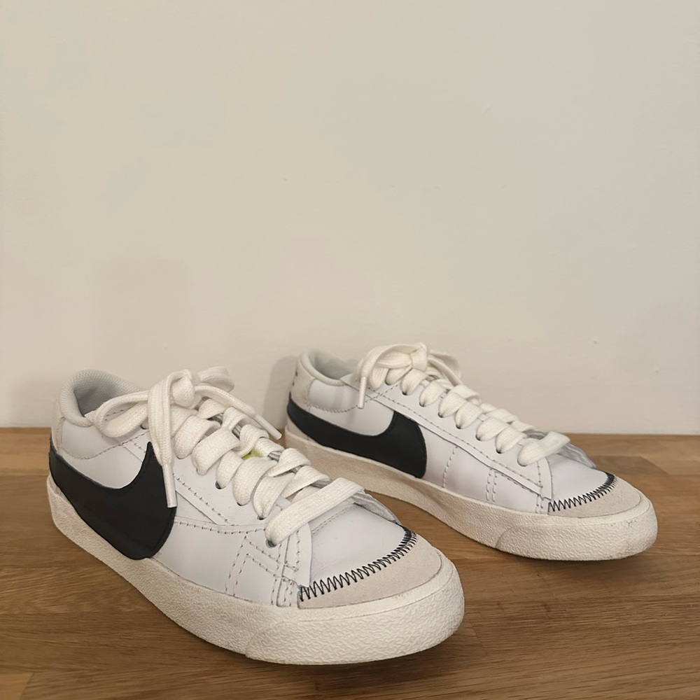 Nike Women’s Blazer Low ‘77 Jumbo size 9